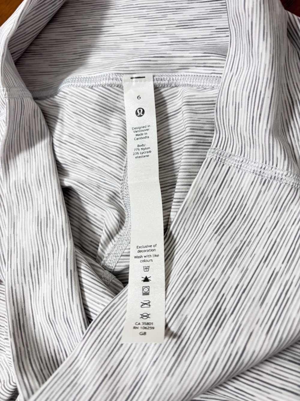 Lululemon Size 6 High Rise Crop Leggings Gray White Stripe Athletic Yoga Pants